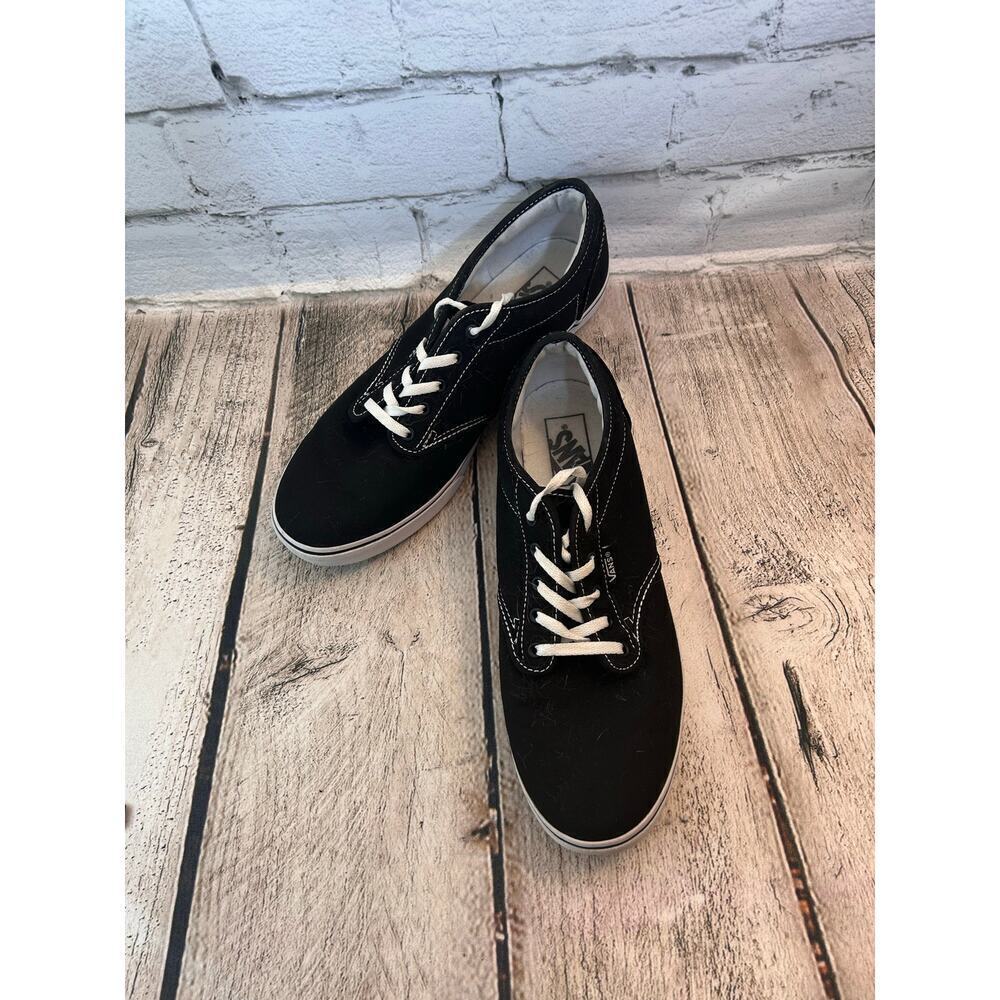 VANS Women’s Dainty Low Top Canvas Sneakers / Size: 9.5